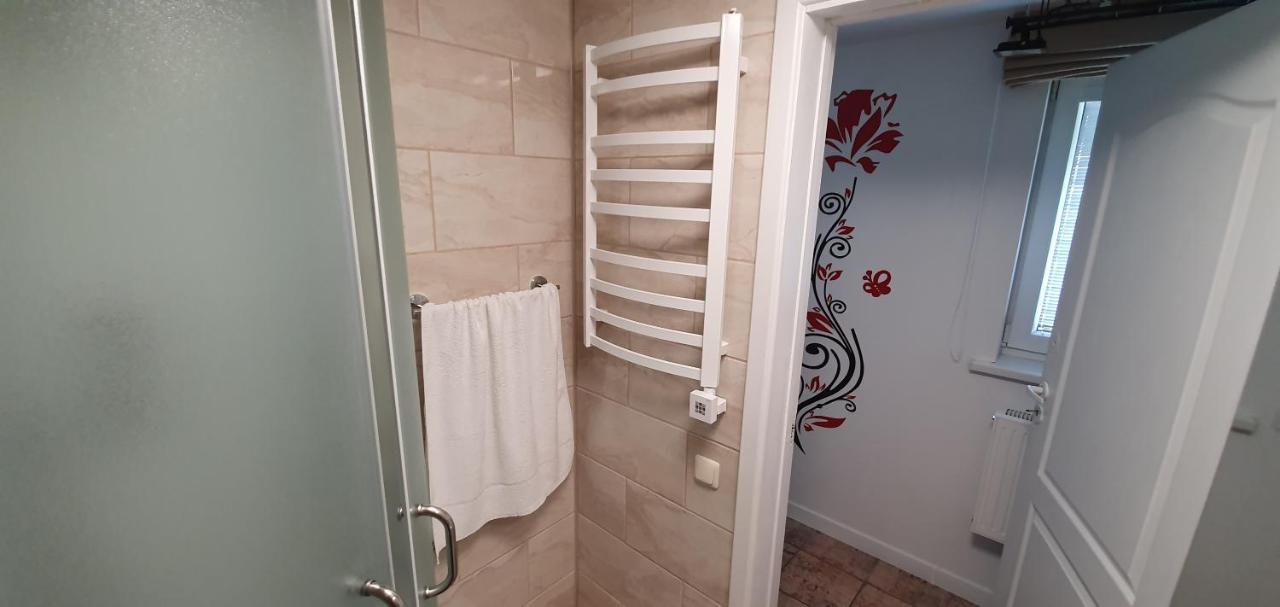 Aparthotel 3 ,, Cosy House Studio" & Parking Kaunas Bagian luar foto