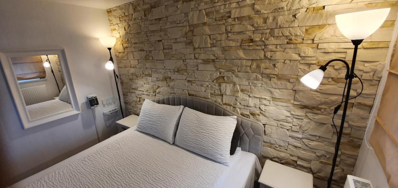 Aparthotel 3 ,, Cosy House Studio" & Parking Kaunas Bagian luar foto