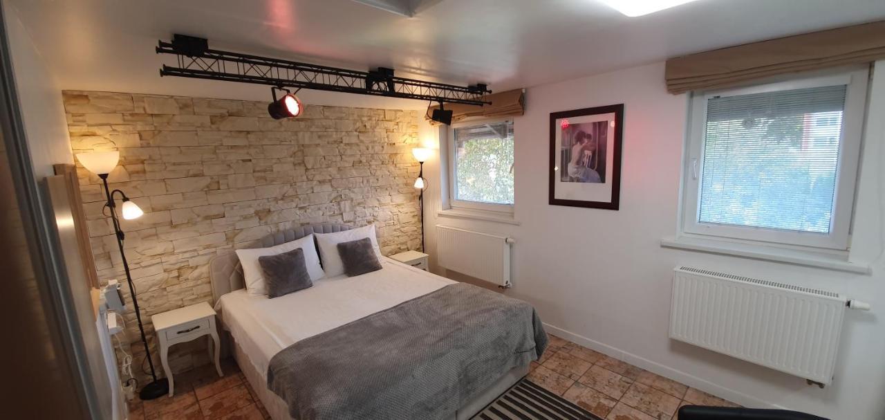 Aparthotel 3 ,, Cosy House Studio" & Parking Kaunas Bagian luar foto